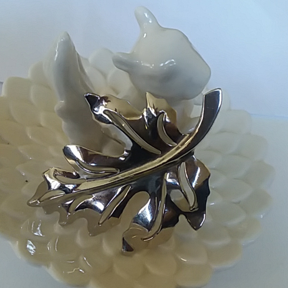 Vintage silvertone Oak Leaf brooch